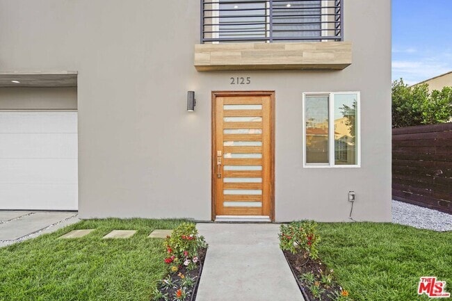 Building Photo - 2125 S Rimpau Blvd Rental