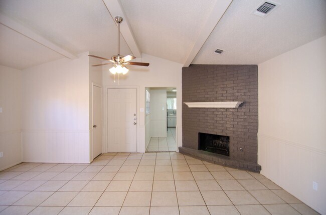 Photo - 6910fre Unit A