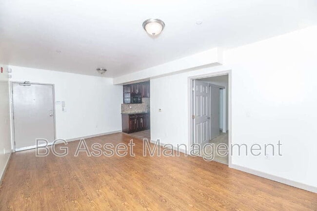 Building Photo - 1459 MacArthur Blvd Unit 36 Rental