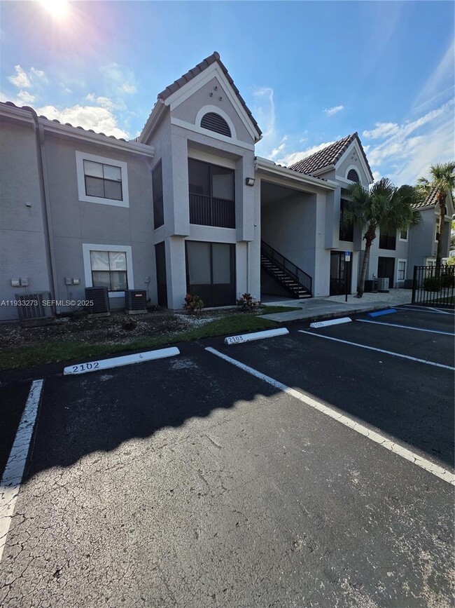Building Photo - 15070 SW 103rd Ln Unit 2107