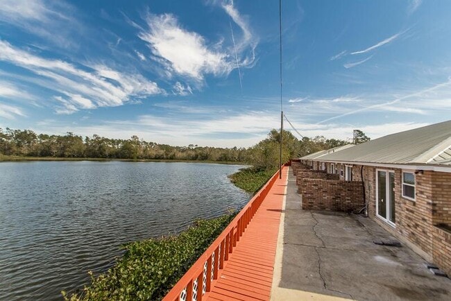 Building Photo - 14207 W Club Deluxe Rd