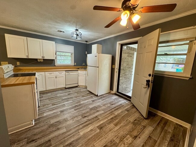 Photo - 2409 Ruth St