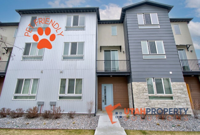 Photo - 1054 W State Rd Townhome
