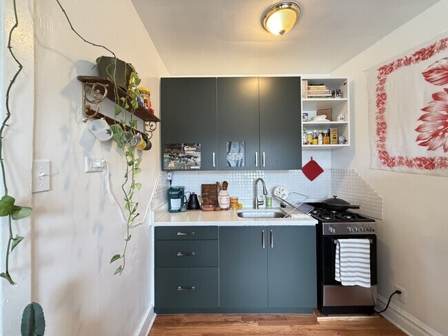 Photo - 2462 N Linden Pl Unit J02P