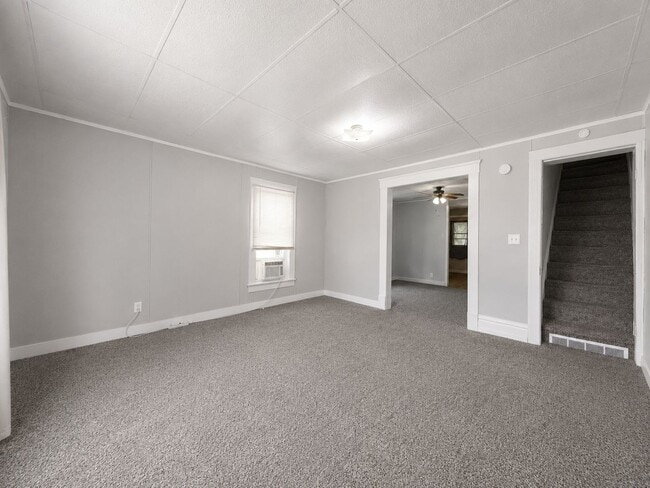 Building Photo - 543 Erin St Unit 1