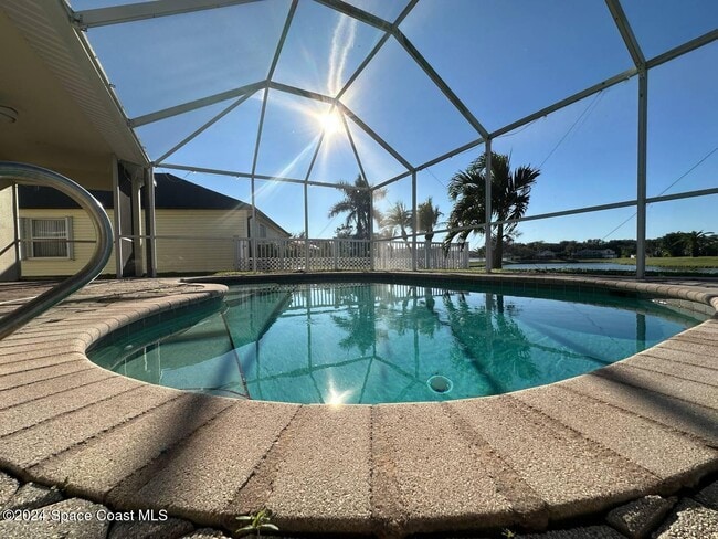 Photo - 565 Limerick Dr