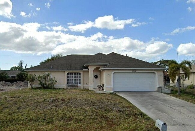 STUNNING 3+DEN/2BATH IN NW CAPE CORAL - STUNNING 3+DEN/2BATH IN NW CAPE CORAL Casa