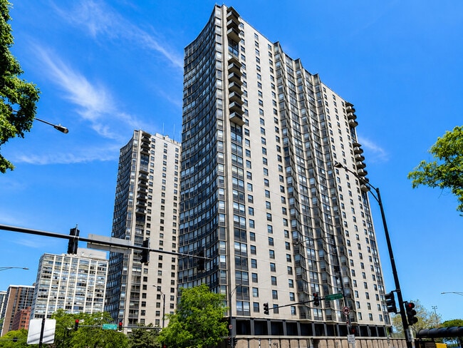 Building Photo - 5701 N Sheridan Rd Unit 16N