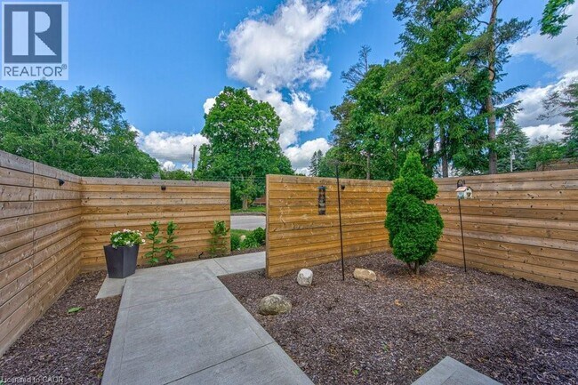 Photo - 65 Lang Crescent