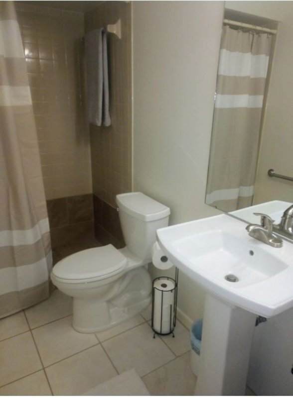 Guest Bath - 1400 Tarpon Woods Blvd Unidad A4