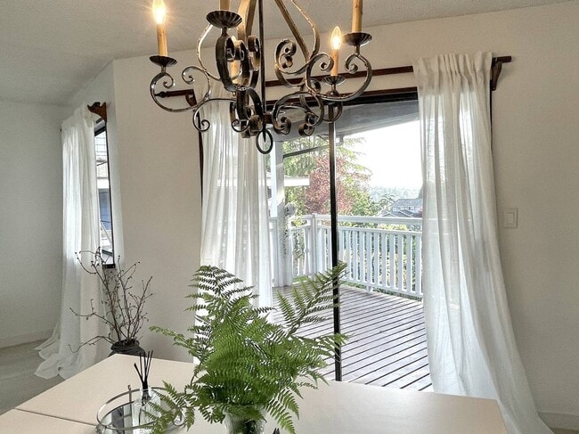 Photo - 2133 Sperling Av