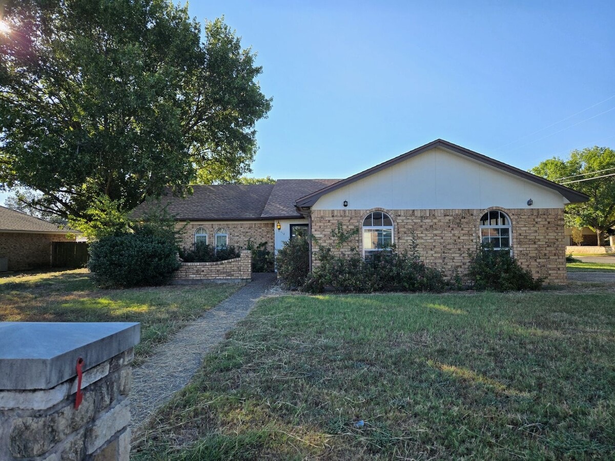 3/2 Hewitt Home - 3/2 Hewitt Home