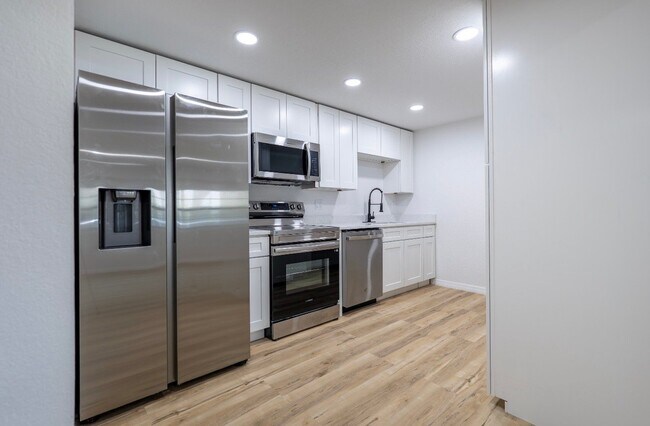 Photo - 511 Carr St