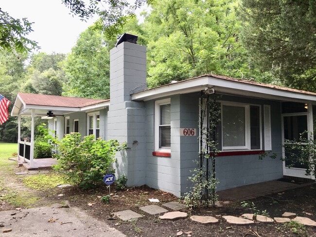 Building Photo - 3 Bedroom 2 Bath House in Summerville