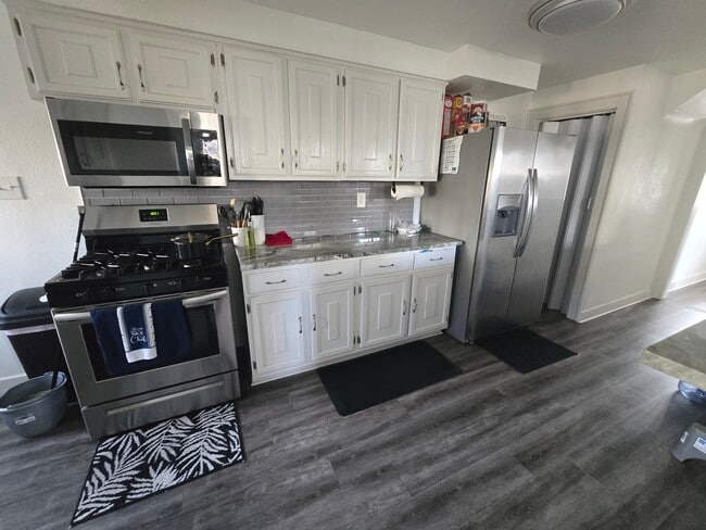 Photo - 351 W 12th Ave
