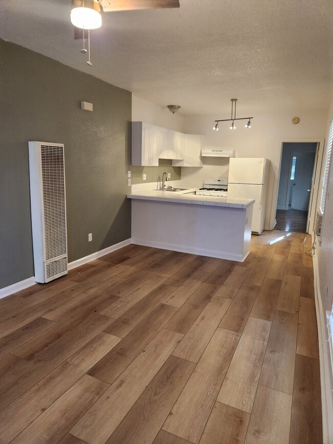 Building Photo - 1418 E St Unit A