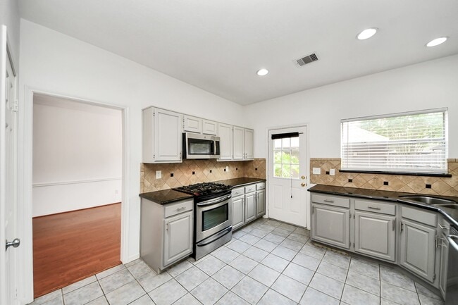 Photo - 2204 Gemini St