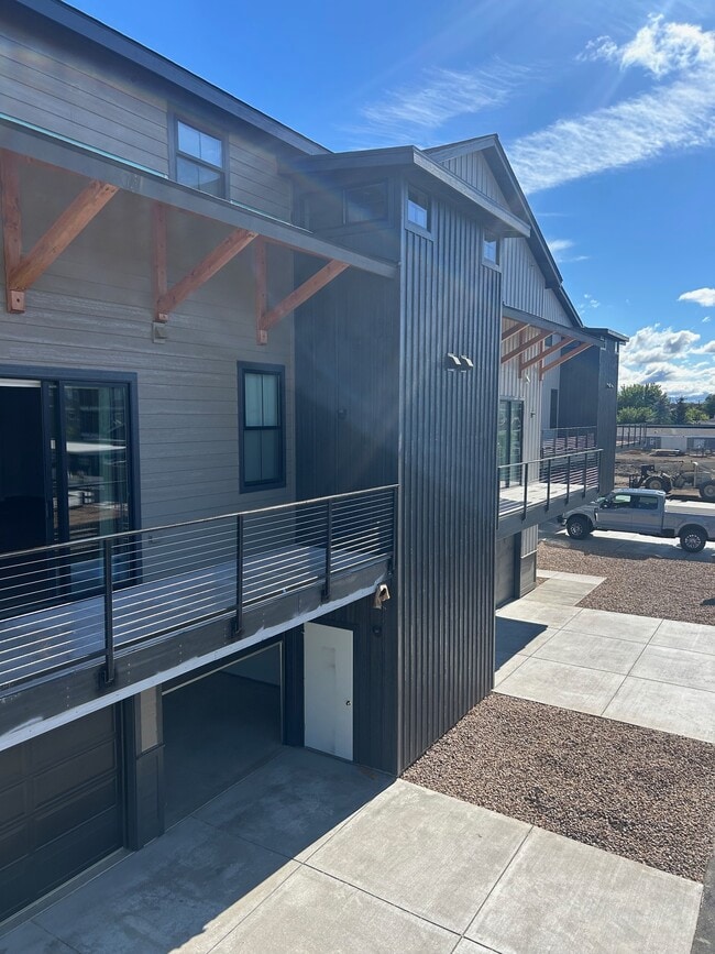 Photo - 1370 SW Obsidian Ave