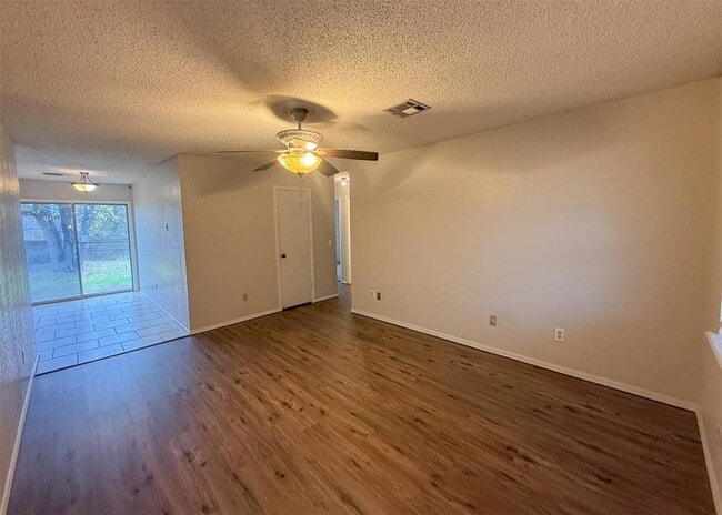 Photo - 733 W Perry Dr