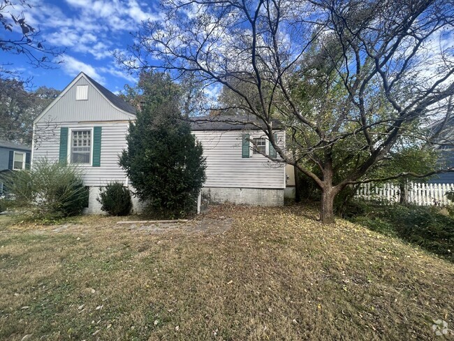 Building Photo - Quaint Two Bedroom Available NOW Rental
