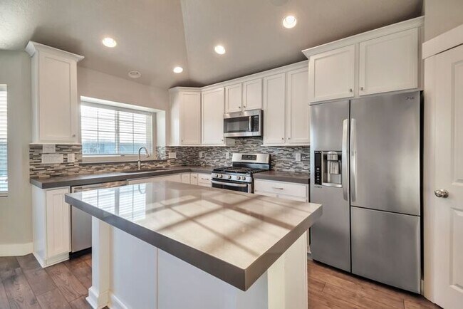 Photo - Incredible 6 bedroom Rambler in West Jordan