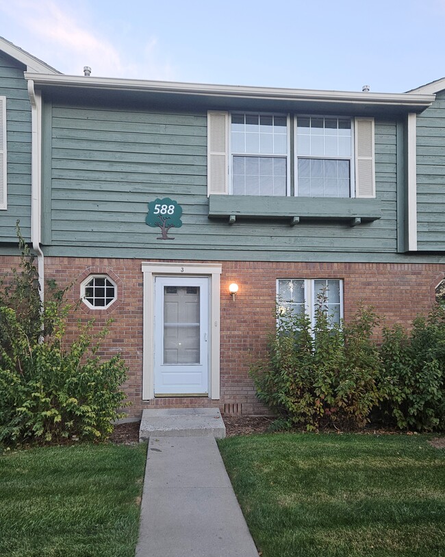 Unit includes 2 assigned parking spaces! - 588 W Indian Creek Dr Townhome