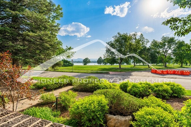 Photo - 2324 Stuart St