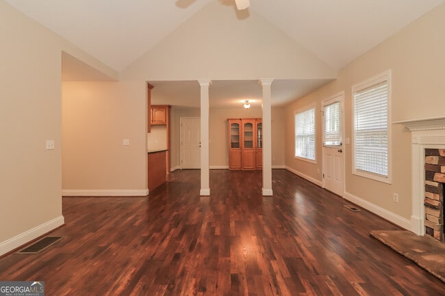 Photo - 13 Windrush Dr