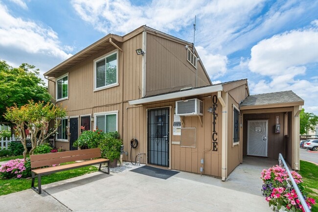 Photo - Hillsdale Village