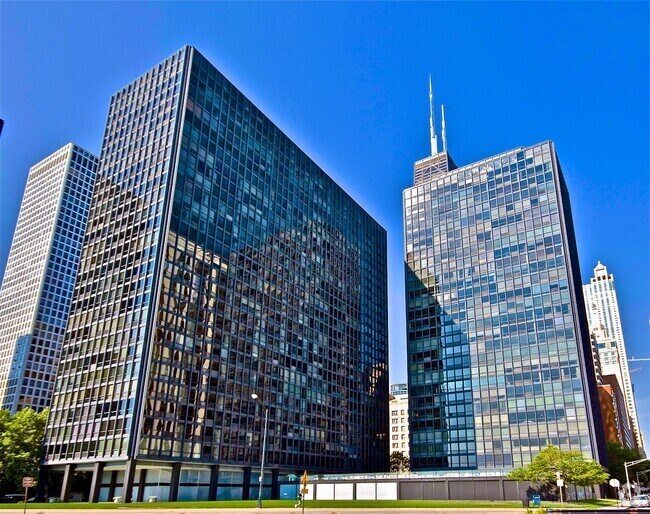 Building Photo - 900 N Lake Shore Dr Unit 501 Rental