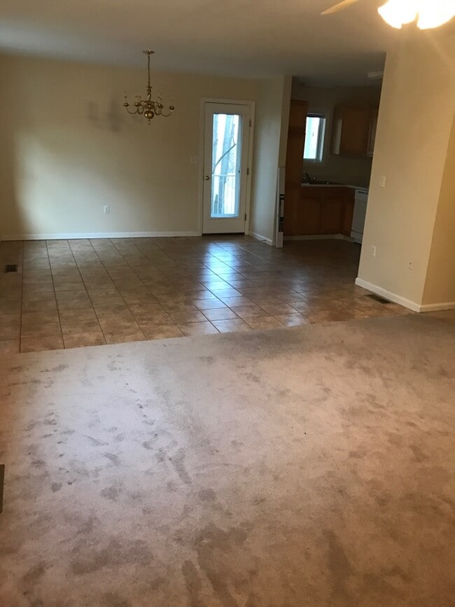 Building Photo - 11 Lakeview Dr Unit 11 Lakeview Dr. Rental