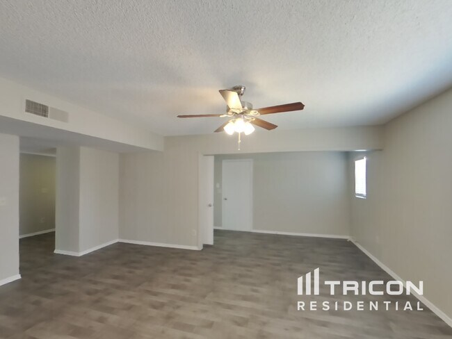 Photo - 6318 W Marconi Ave