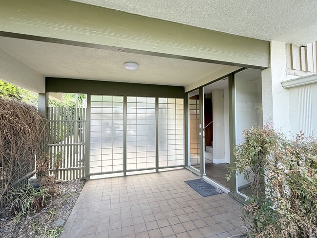 Front entrance - 4126 Del Mar Ave