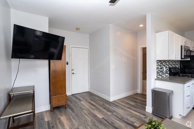 Unit 300 1BR 1 BA 750 SF