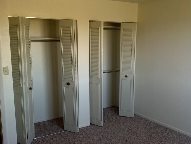 Photo - Widefield side entry bi-level home.