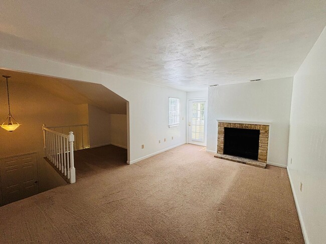 Photo - 108 Chowning Pl