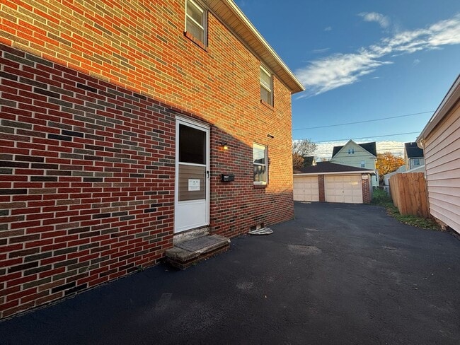 Photo - 226 E Chestnut St Unit 226 E Chestnut St Back Apt