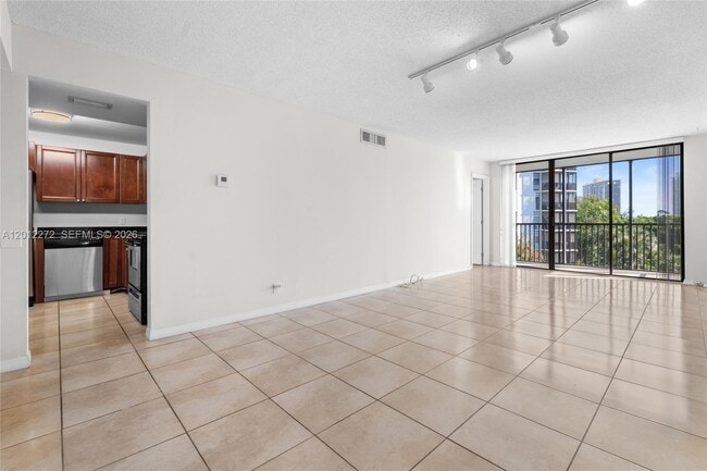 Photo - 3401 N Country Club Dr Unidad 519