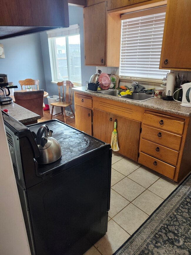 Photo - 830 Windmill Rd