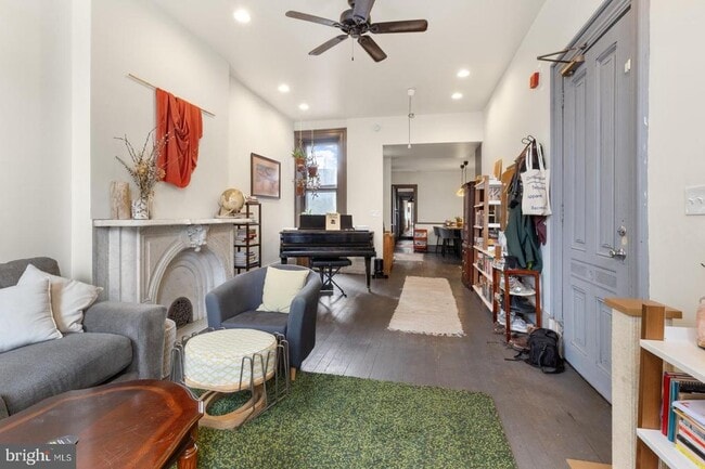 Building Photo - 2318 E York St Unit 1