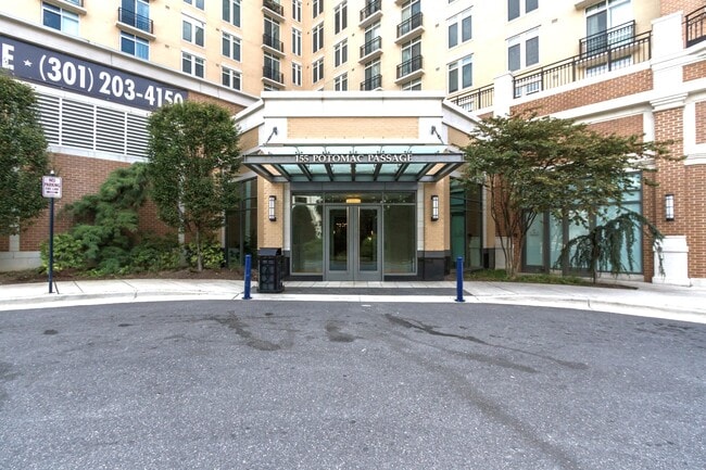 Front Entrance - 155 POTOMAC Psge Apartment