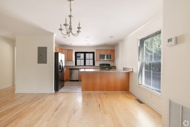 Photo - Summerview Square