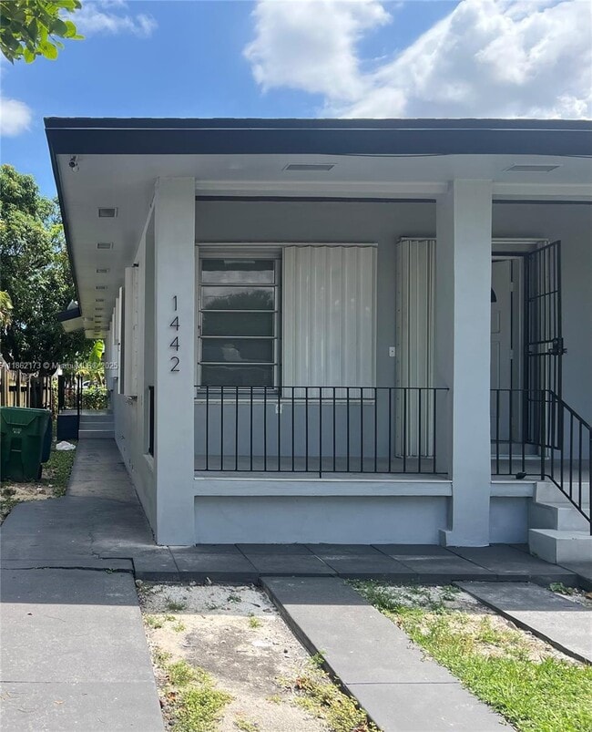 Building Photo - 1442 NW 38th St Unit 0 Rental