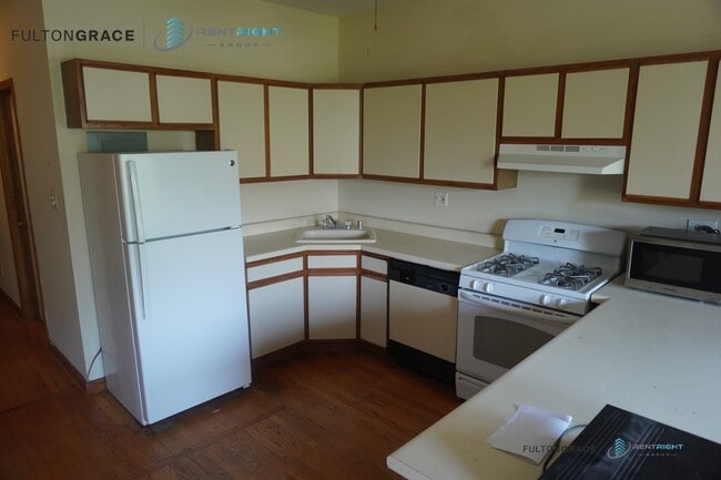 1253 W Devon Ave Unit 2E