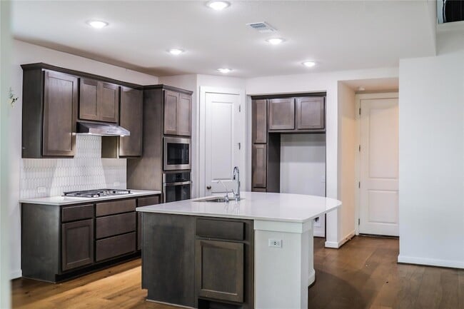 Photo - 112 Rosebush Dr