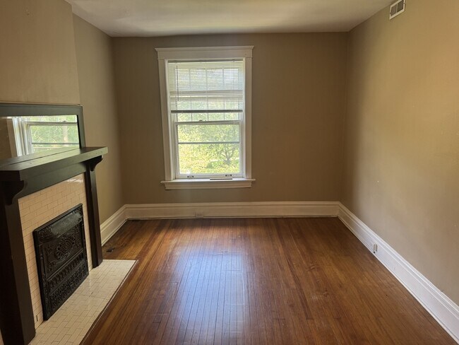 Photo - 3870A Arsenal St