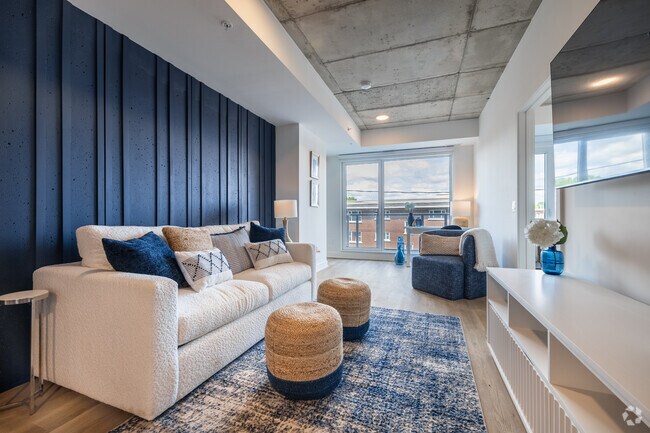 2BR, 2BA - 879SF - Living Room - Carlton West