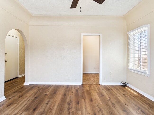 Photo - 1324 N Peterson Ave Unit 01