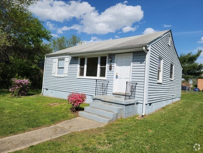 Building Photo - Updated 2 Bedroom, 1 bath with Large Backy... Rental