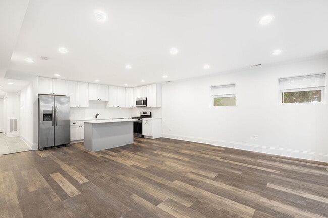 Photo - 7314 N Claremont Ave Unit GN